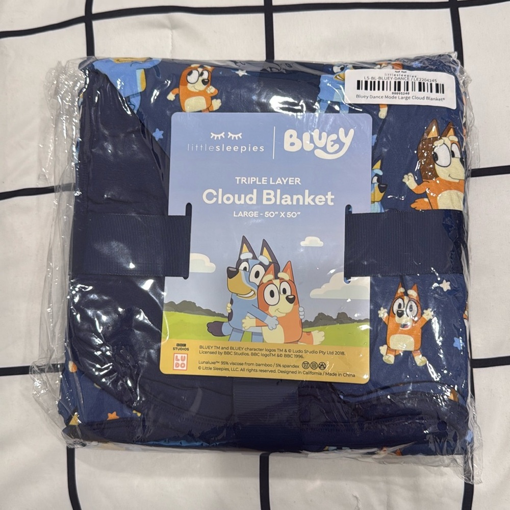 Little sleepies Bluey cloud blanket